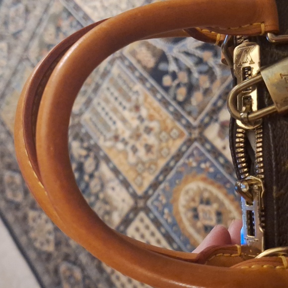 Louis Vuitton Alma PM LEATHER SATCHEL - Picture 12 of 16